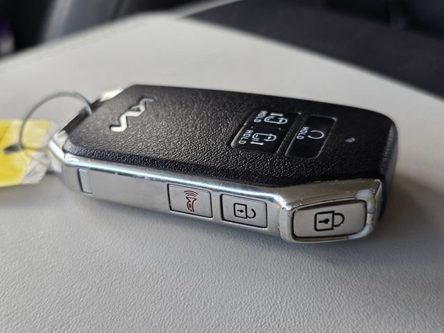Certified 2022 Kia Carnival LX FWD image 38