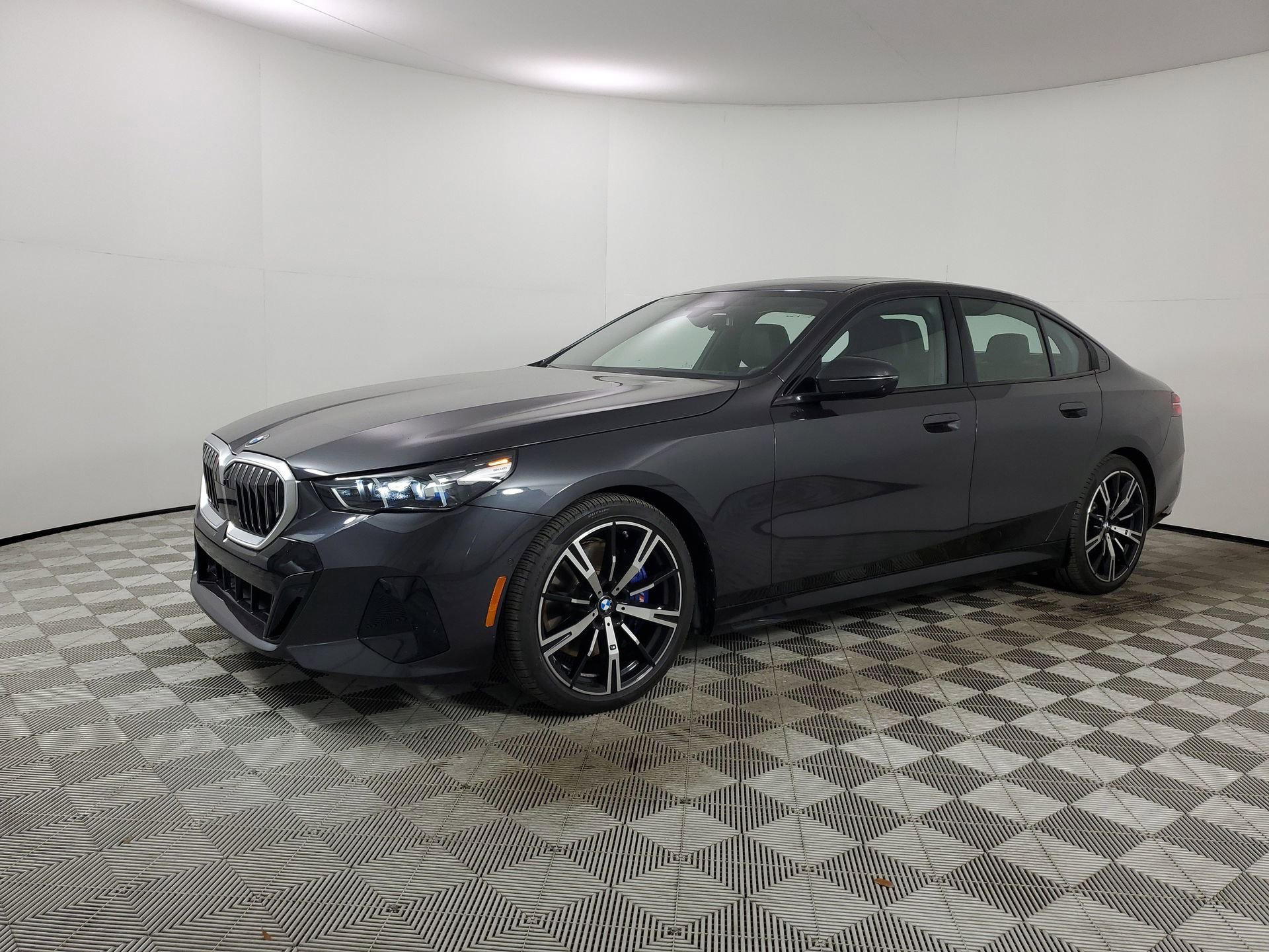 Used 2024 BMW 540i xDrive image 5
