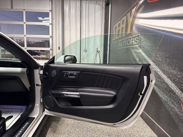 Used 2017 Ford Mustang Premium image 22