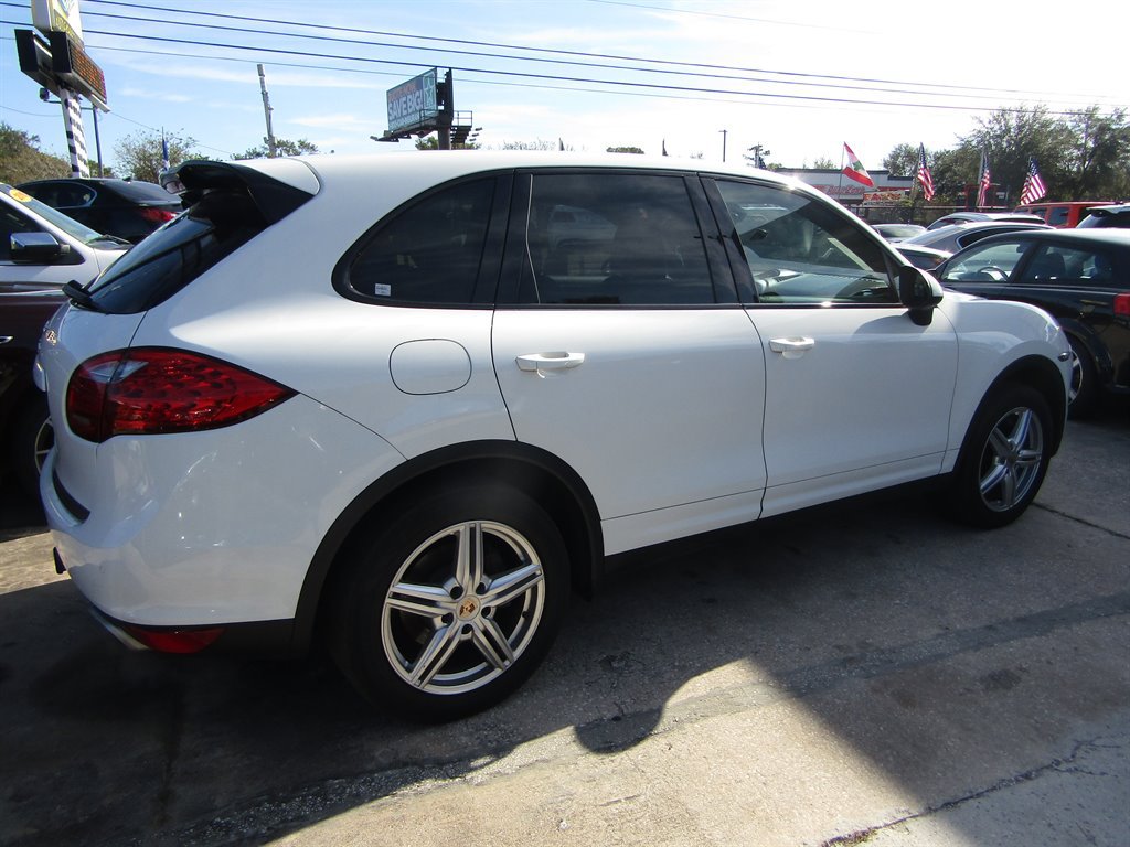 Used 2014 Porsche Cayenne AWD/4WD image 4