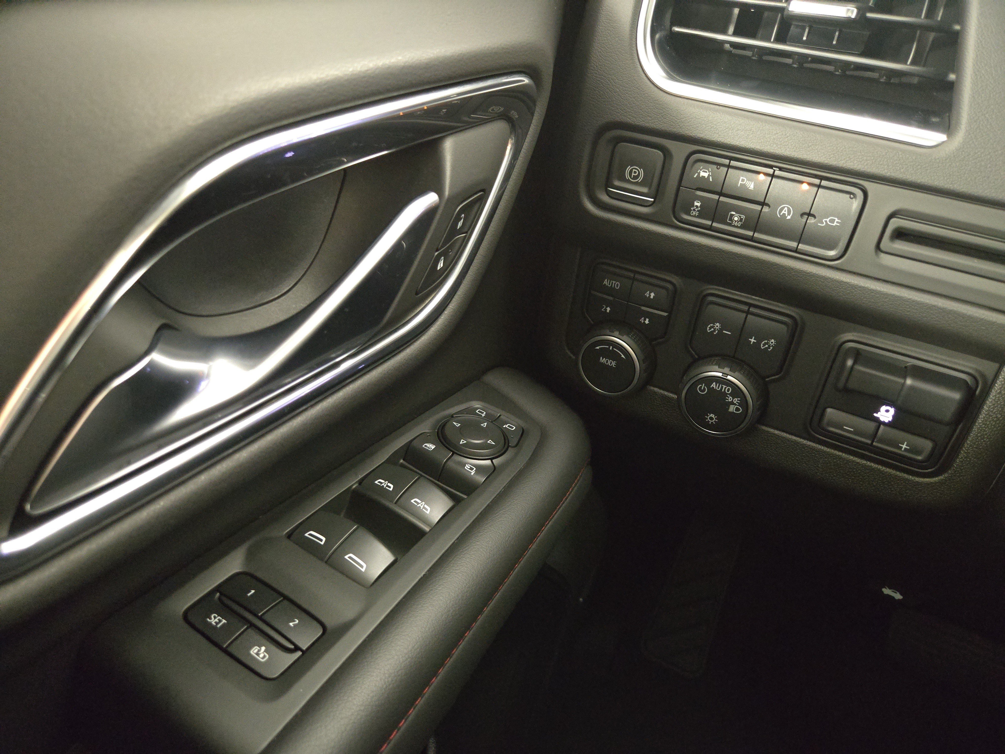 Used 2022 Chevrolet Tahoe RST w/ Luxury Package AWD/4WD image 30