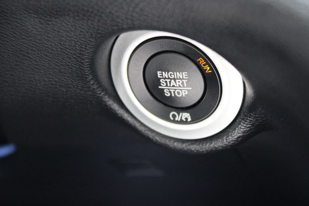 Used 2025 Chrysler Pacifica Select FWD image 40