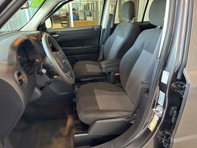 Used 2016 Jeep Patriot Sport w/ Power Value Group FWD image 2