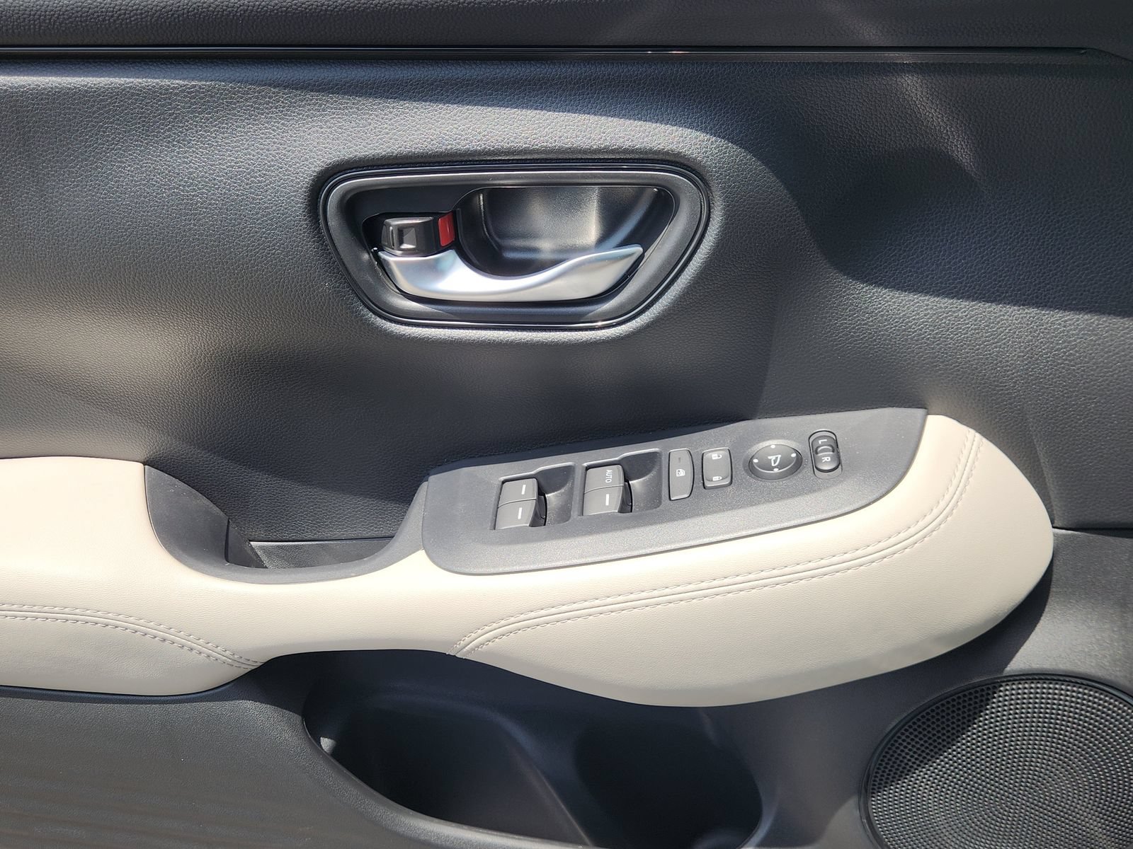 Used 2027 Honda HR-V LX image 27