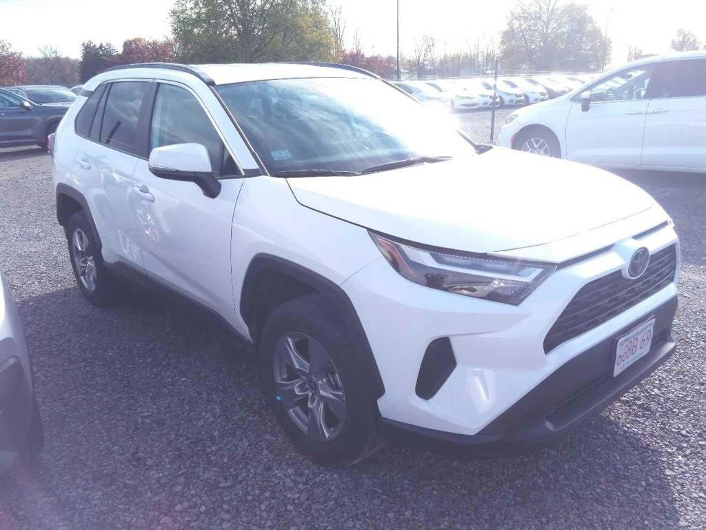 Used 2025 Toyota RAV4 XLE image 1