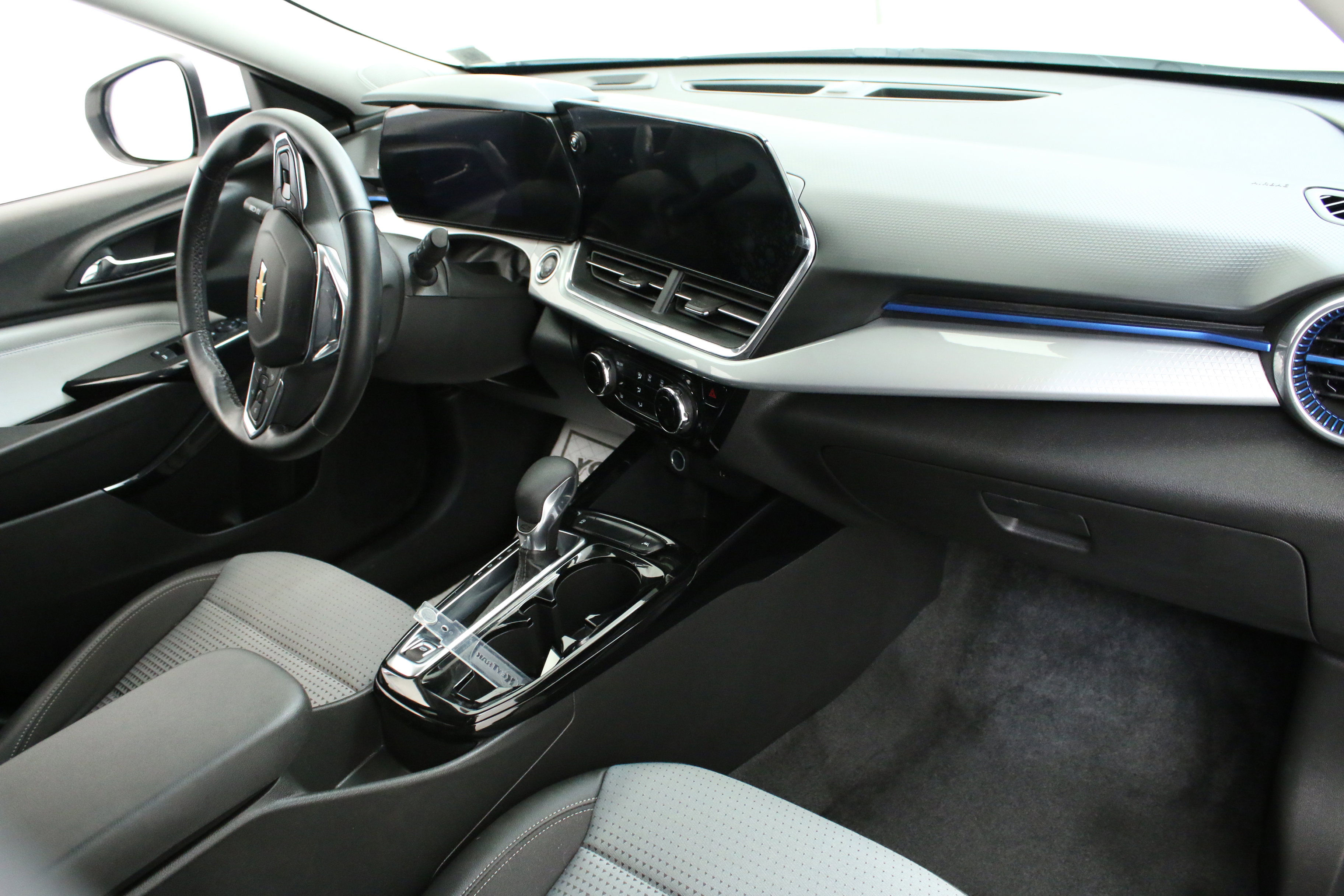 Certified 2025 Chevrolet Trax LT w/ Driver Confidence Package FWD image 26