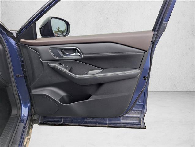 Used 2022 Nissan Rogue Platinum w/ Head-Up Display Package FWD image 27