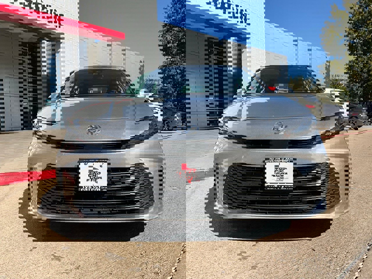 Used 2025 Toyota Camry LE image 4