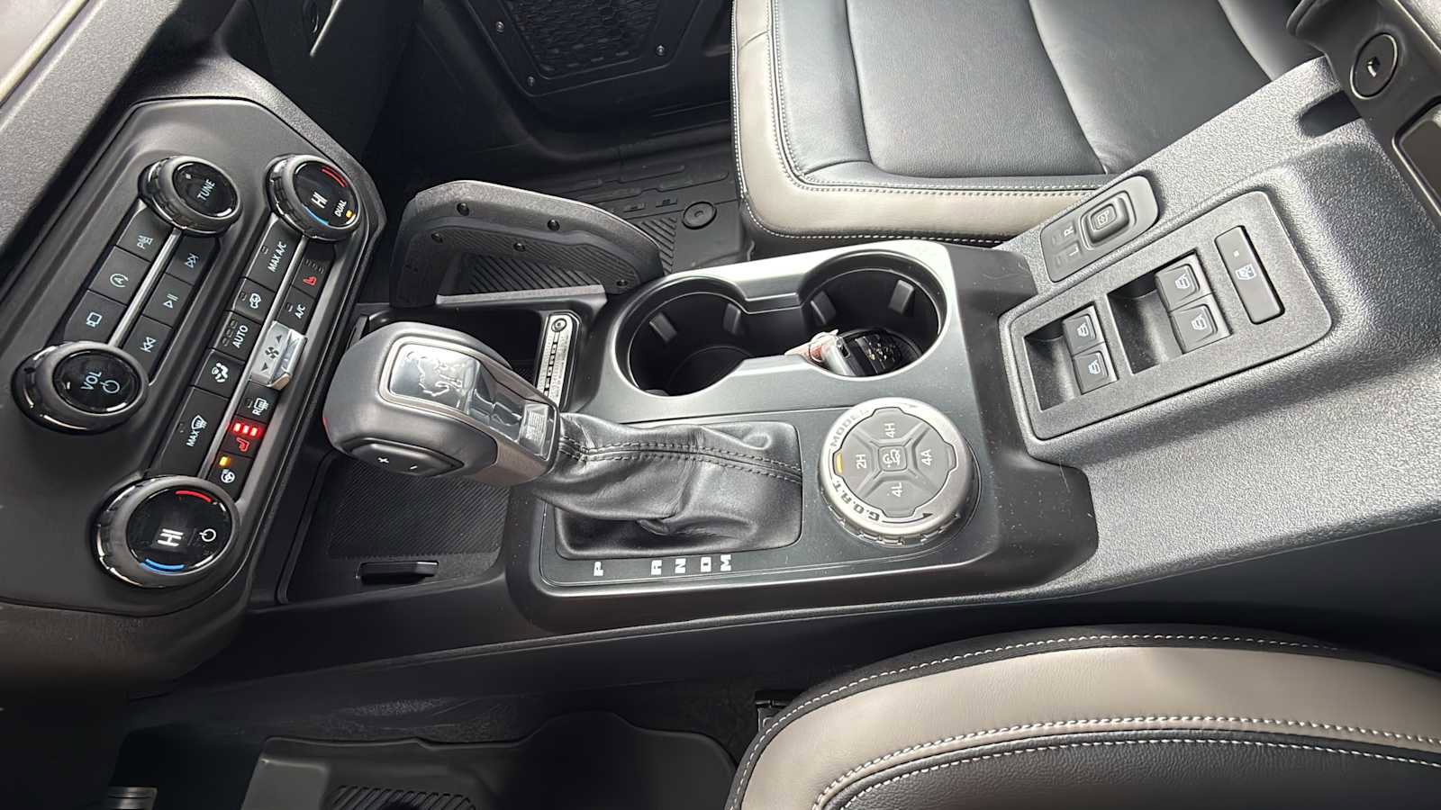 New 2026 Ford Bronco Outer Banks w/ Sasquatch Package image 29