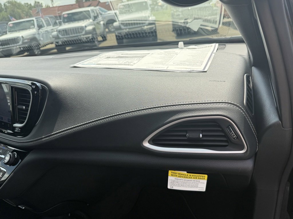 New 2026 Chrysler Pacifica Select image 34