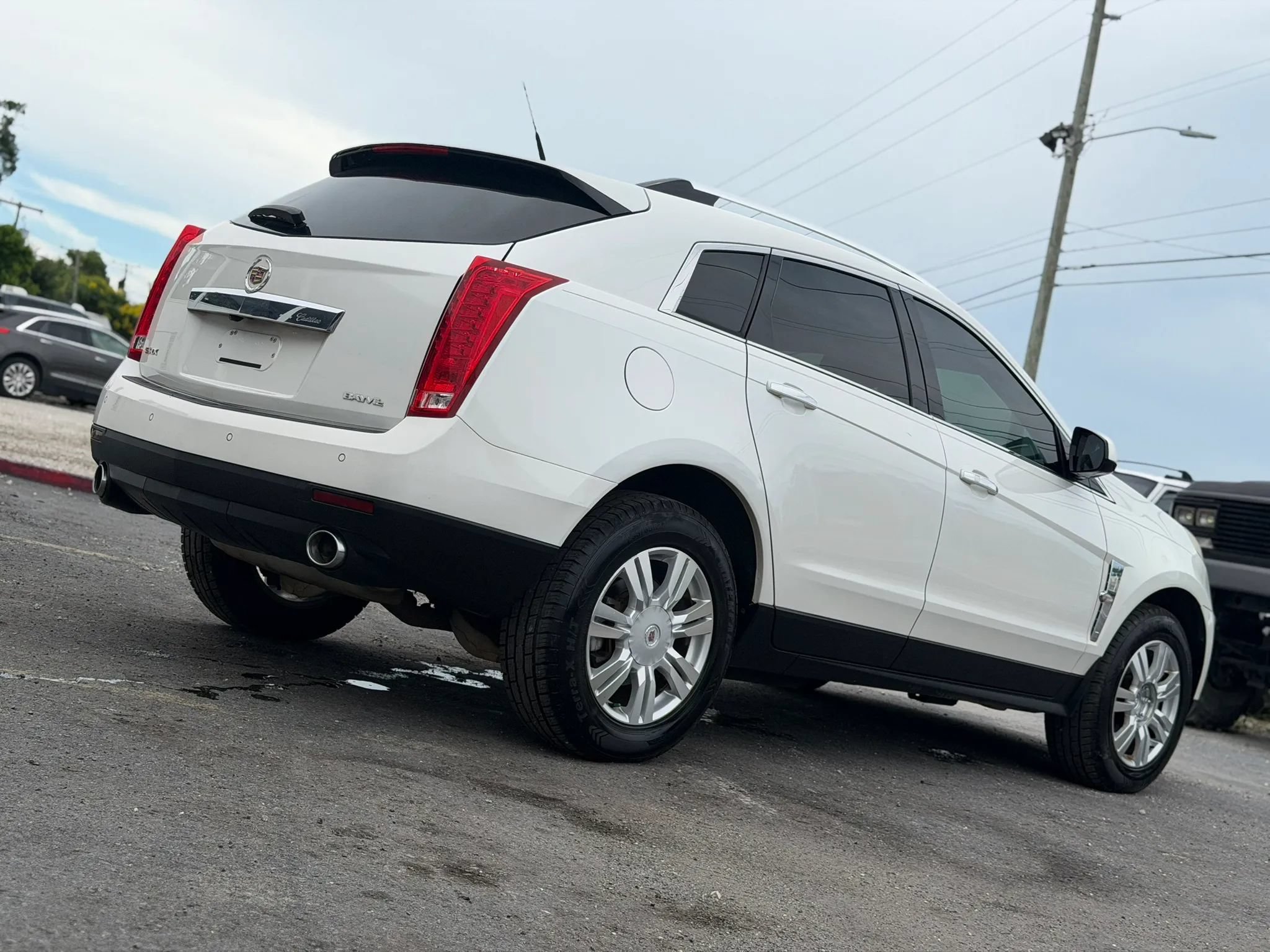Used 2011 Cadillac SRX Luxury FWD image 4