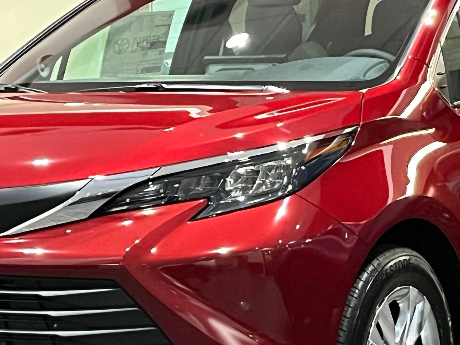 New 2026 Toyota Sienna XLE FWD image 4