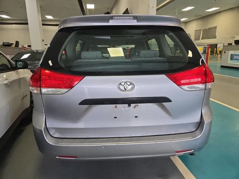 Used 2012 Toyota Sienna image 6