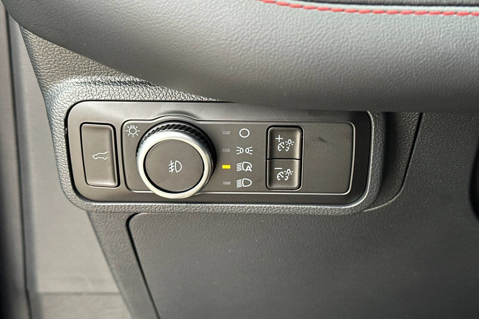 New 2025 Ford Explorer ST-Line w/ Premium Package RWD image 39