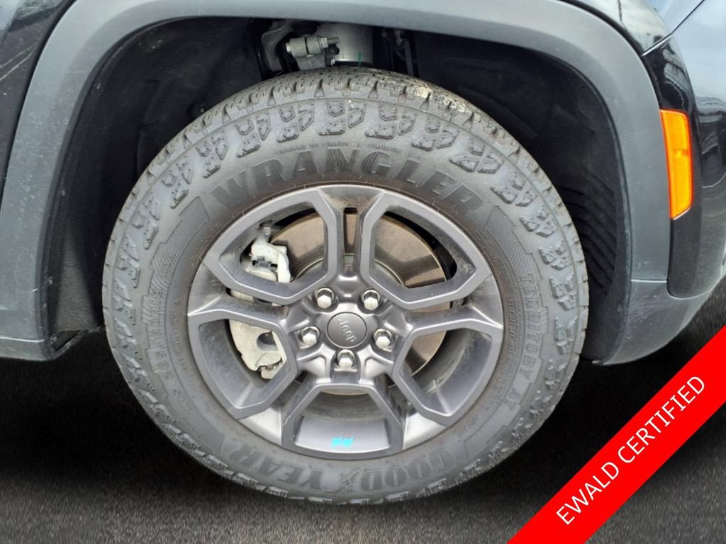 Used 2024 Jeep Grand Cherokee Trailhawk w/ Luxury Tech Group III AWD/4WD image 35