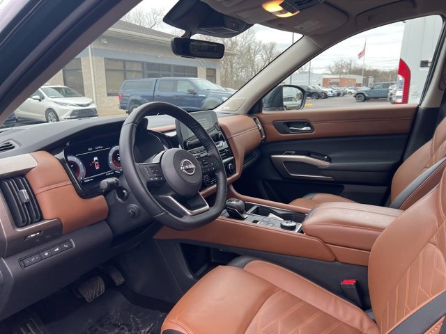 Used 2024 Nissan Pathfinder Platinum image 26