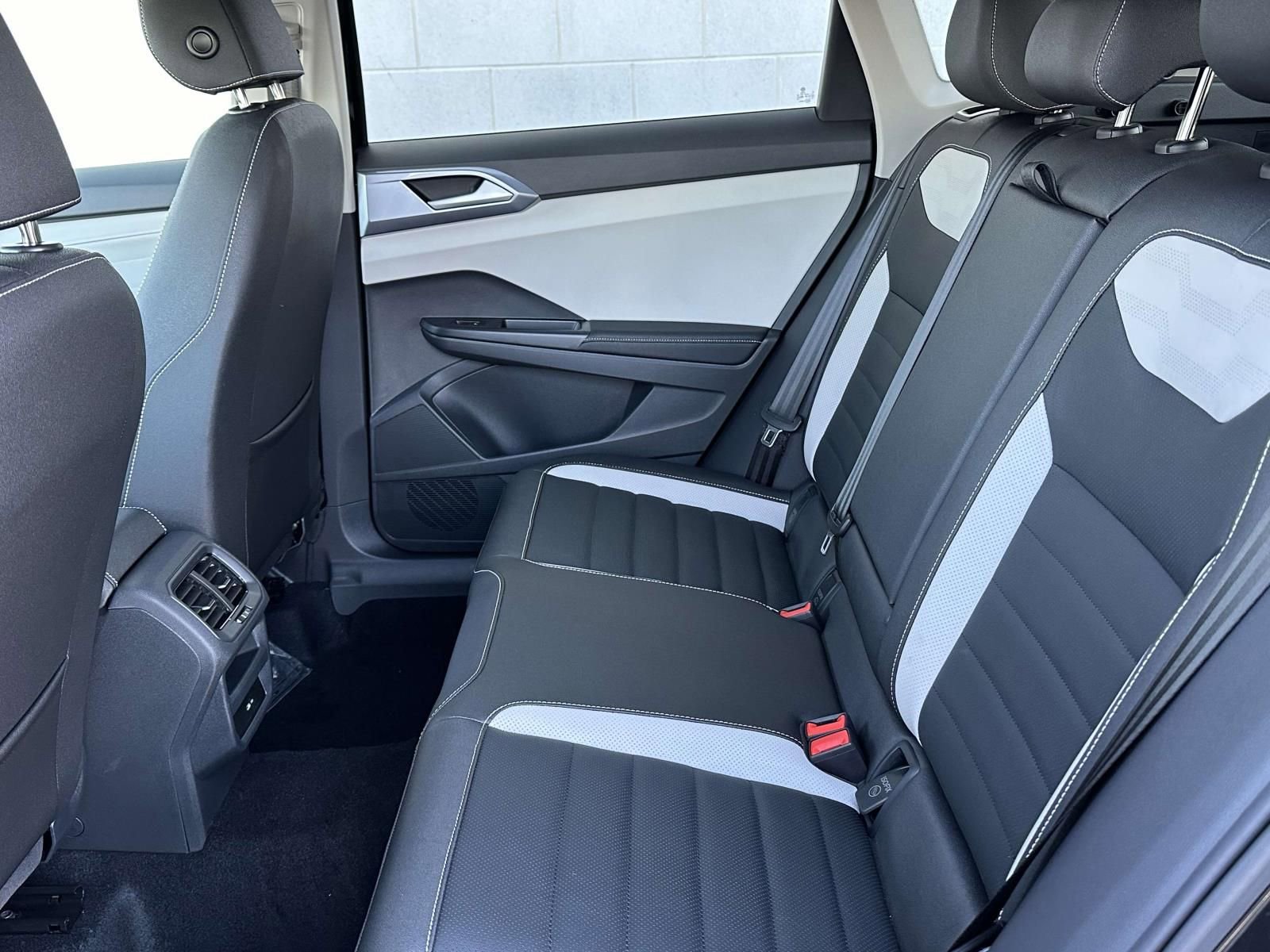 New 2025 Volkswagen Taos SEL image 10