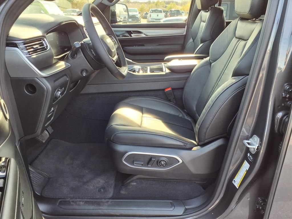 New 2025 Jeep Wagoneer 4WD w/ Convenience Group I image 23