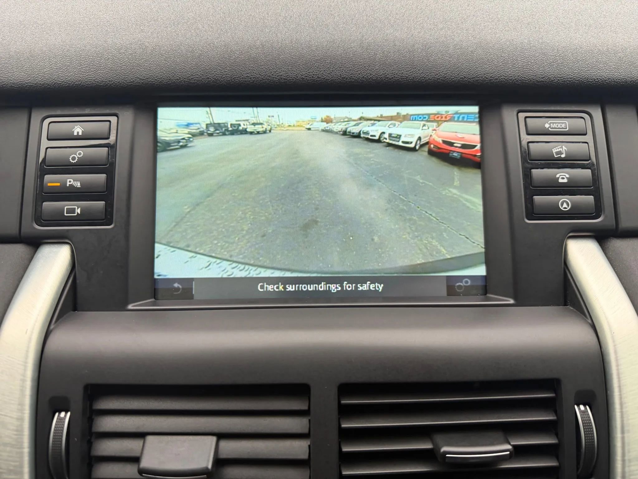 Used 2018 Land Rover Discovery Sport HSE image 18