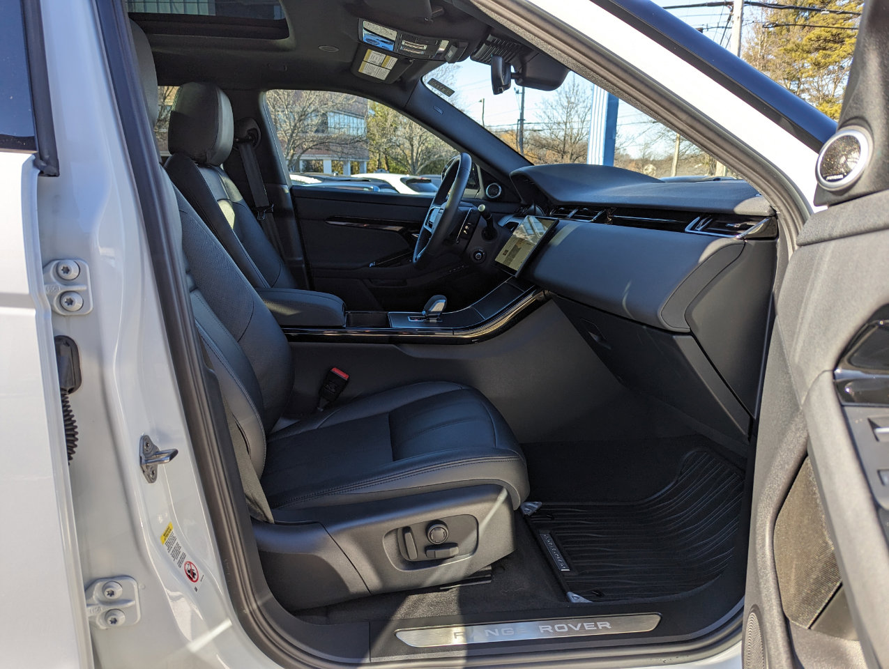 Used 2024 Land Rover Range Rover Evoque Dynamic SE image 29