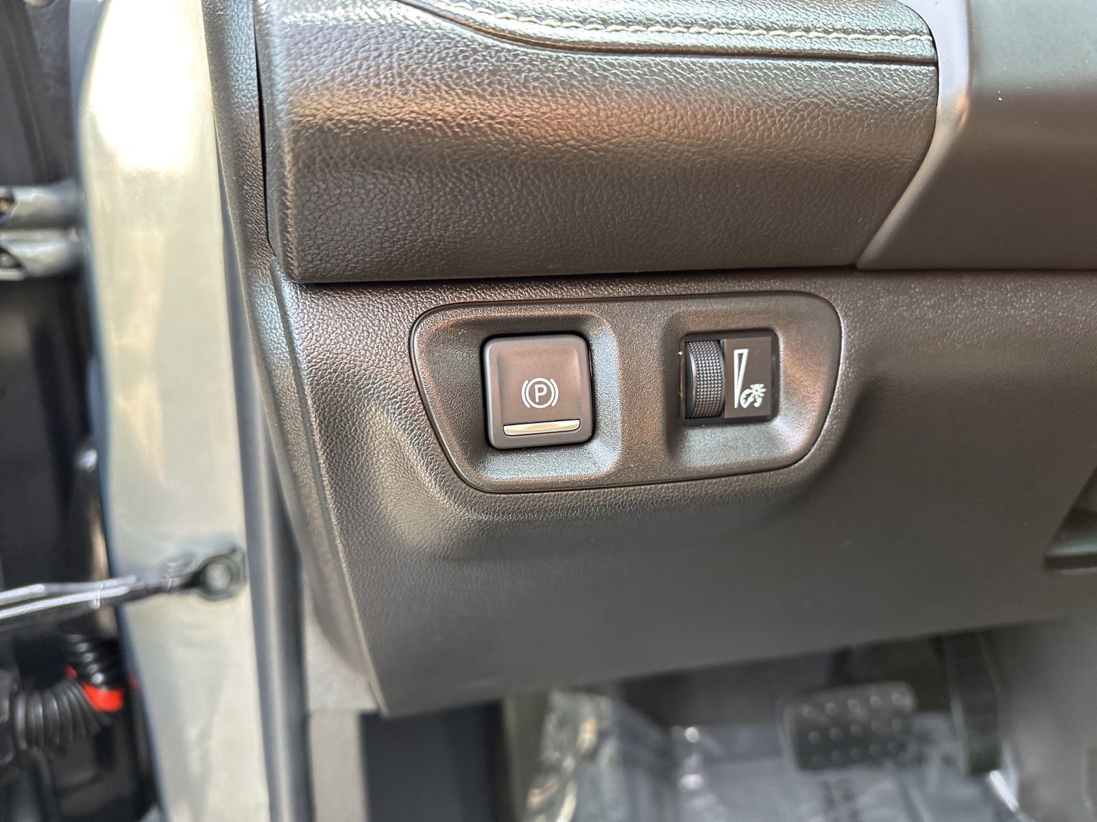 Used 2018 GMC Acadia Denali AWD/4WD image 16