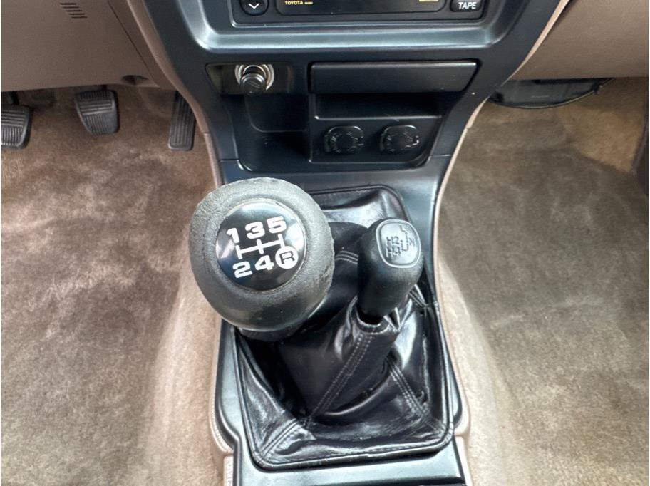 Used 2000 Toyota 4Runner SR5 image 17