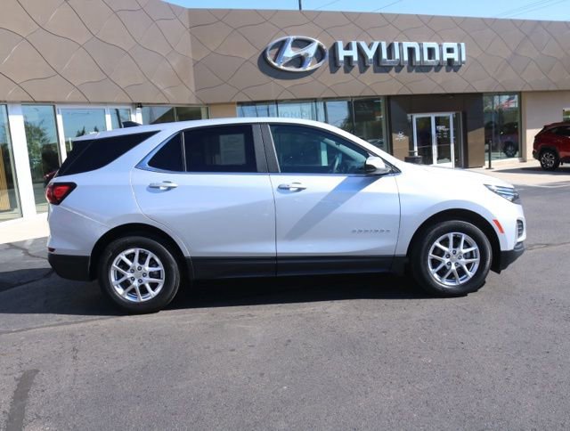 Used 2022 Chevrolet Equinox LT image 2