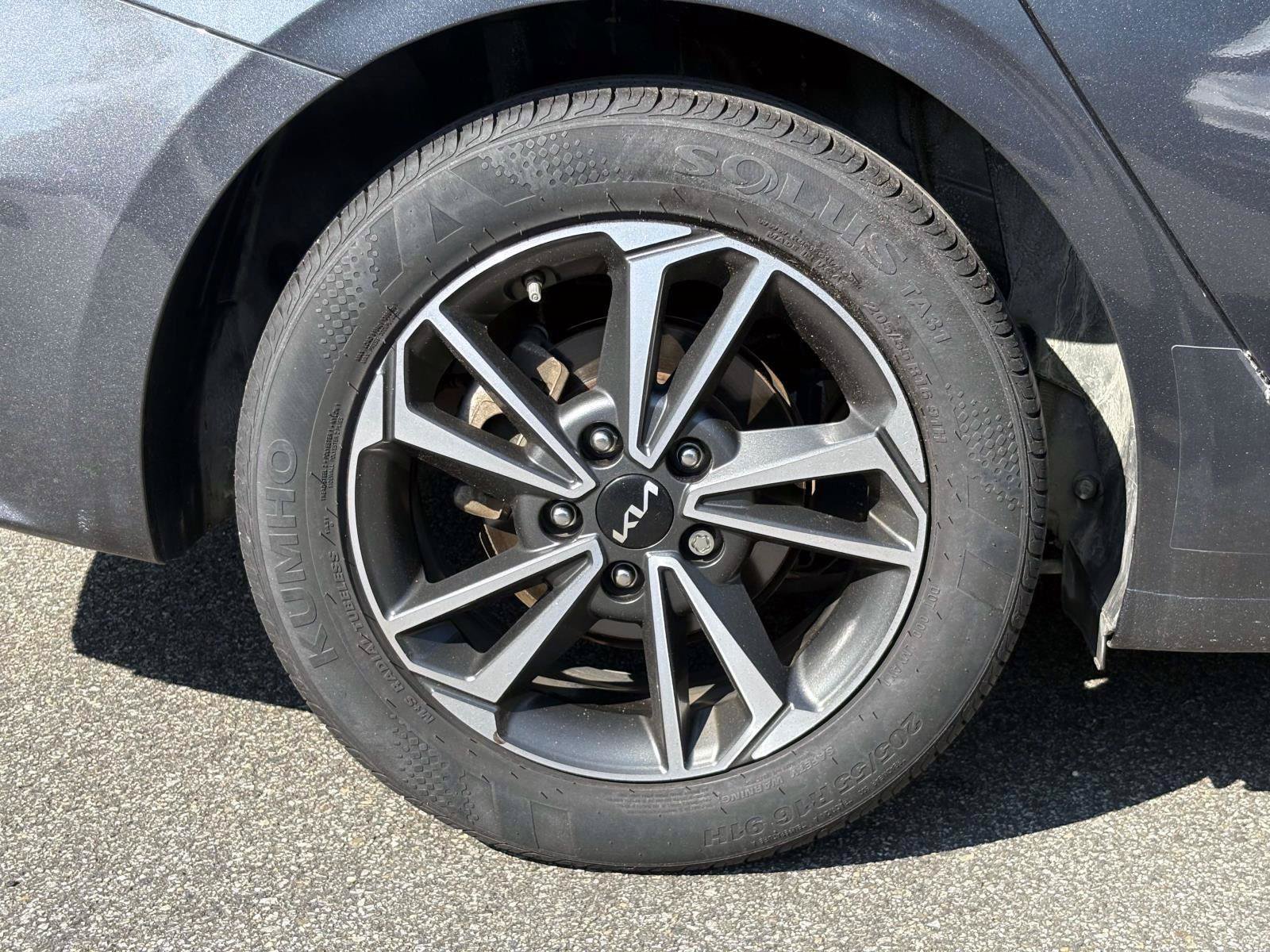 Certified 2023 Kia Forte LXS w/ LXS Technology Package FWD image 32