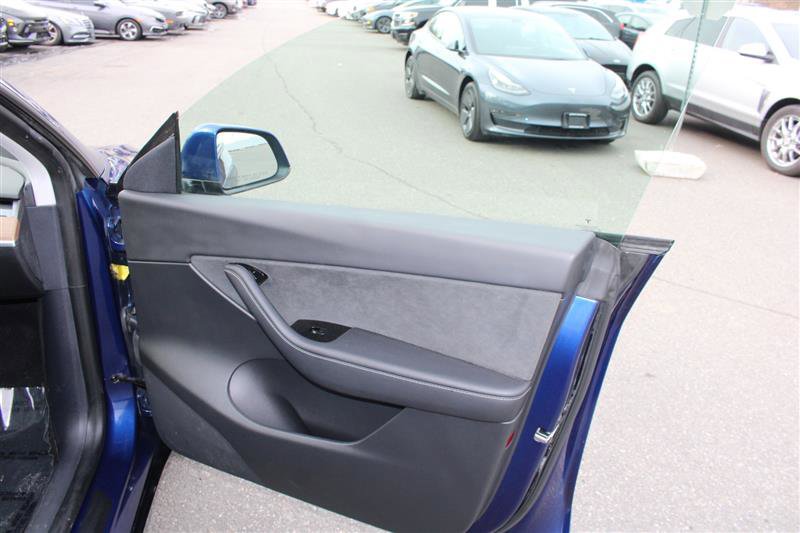 Used 2020 Tesla Model Y Long Range image 14
