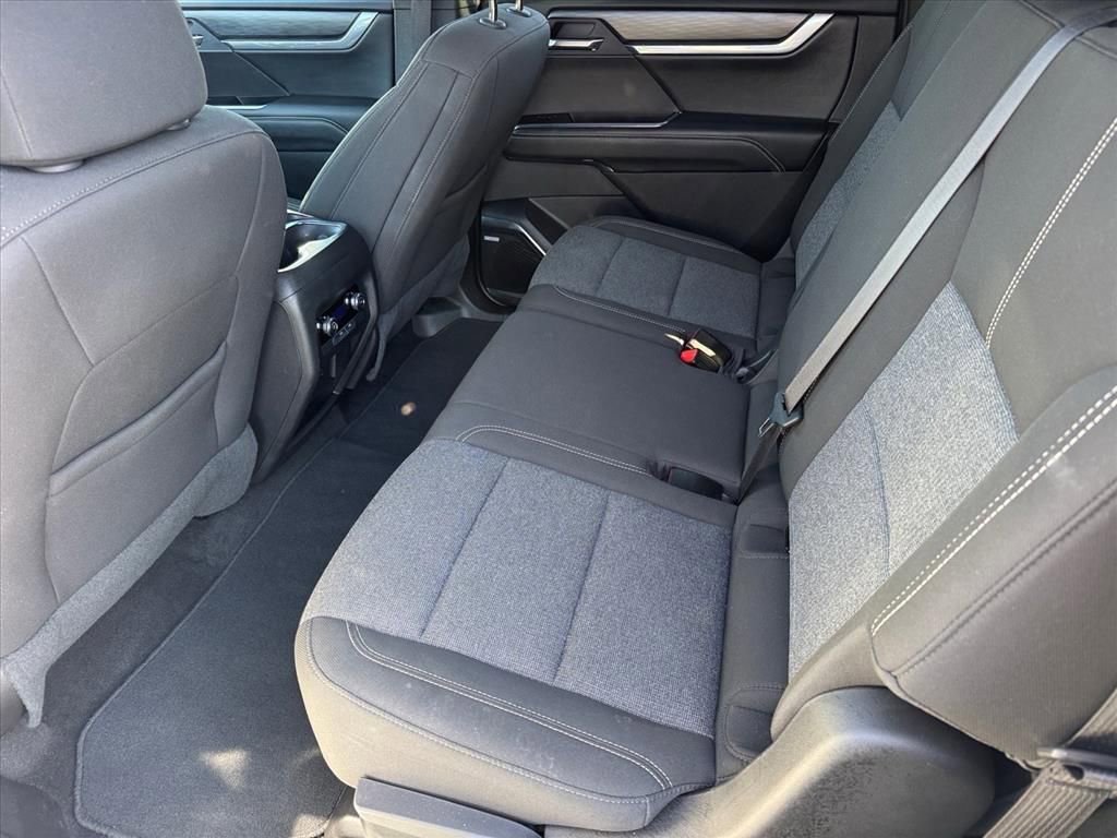 Used 2025 GMC Acadia Elevation image 11