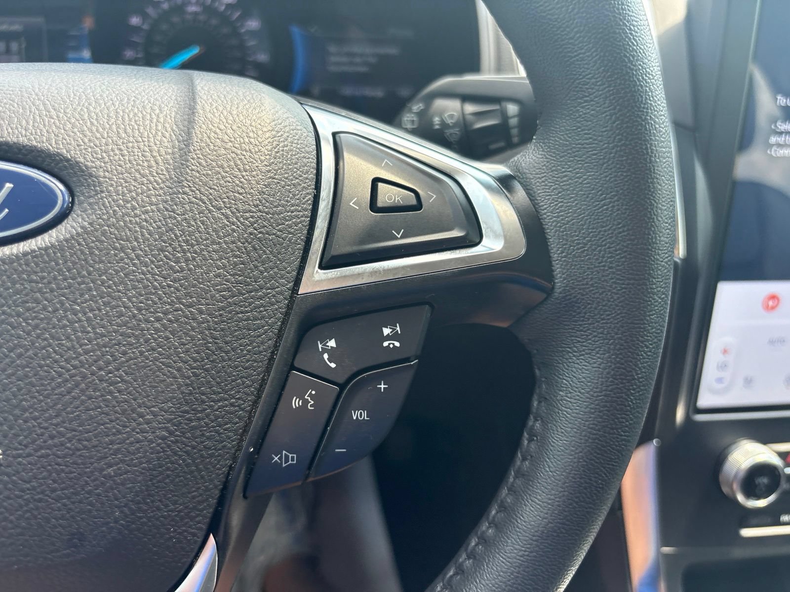 Used 2023 Ford Edge Titanium AWD/4WD image 25