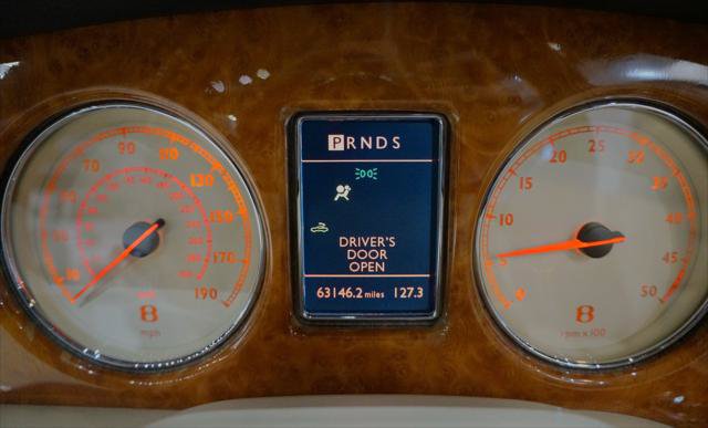 Used 2007 Bentley Azure RWD image 24