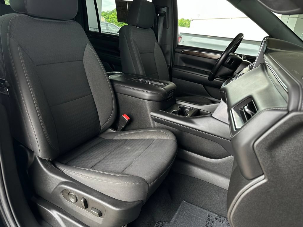 Used 2023 GMC Yukon XL SLE w/ Gmc Pro Safety Plus Package AWD/4WD image 18