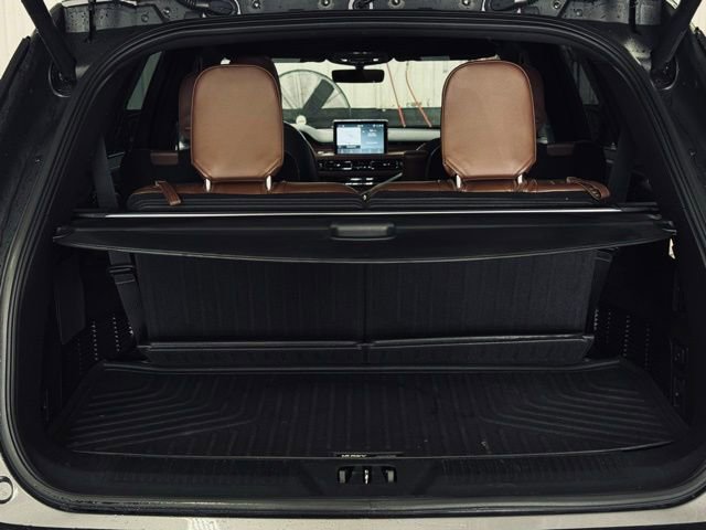 Used 2022 Lincoln Aviator Reserve w/ Elements Package Plus image 11