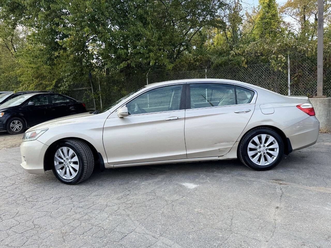 Used 2013 Honda Accord EX image 2