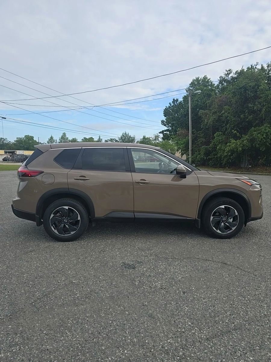 Used 2025 Nissan Rogue SV image 5