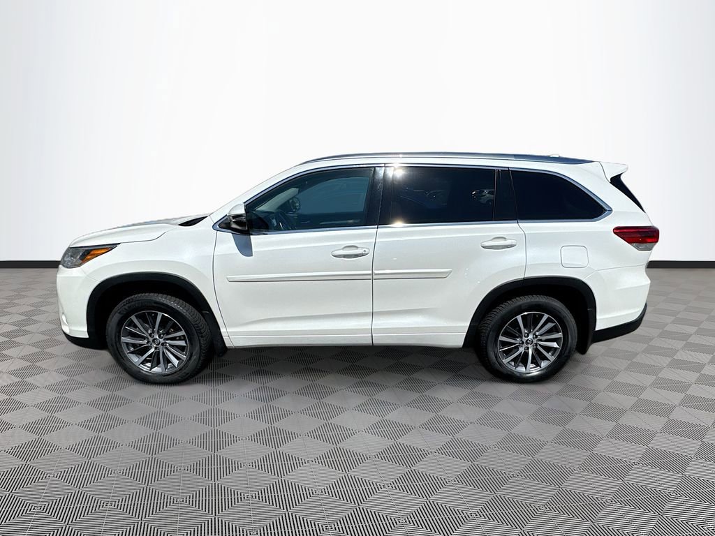 Used 2018 Toyota Highlander XLE AWD/4WD image 37