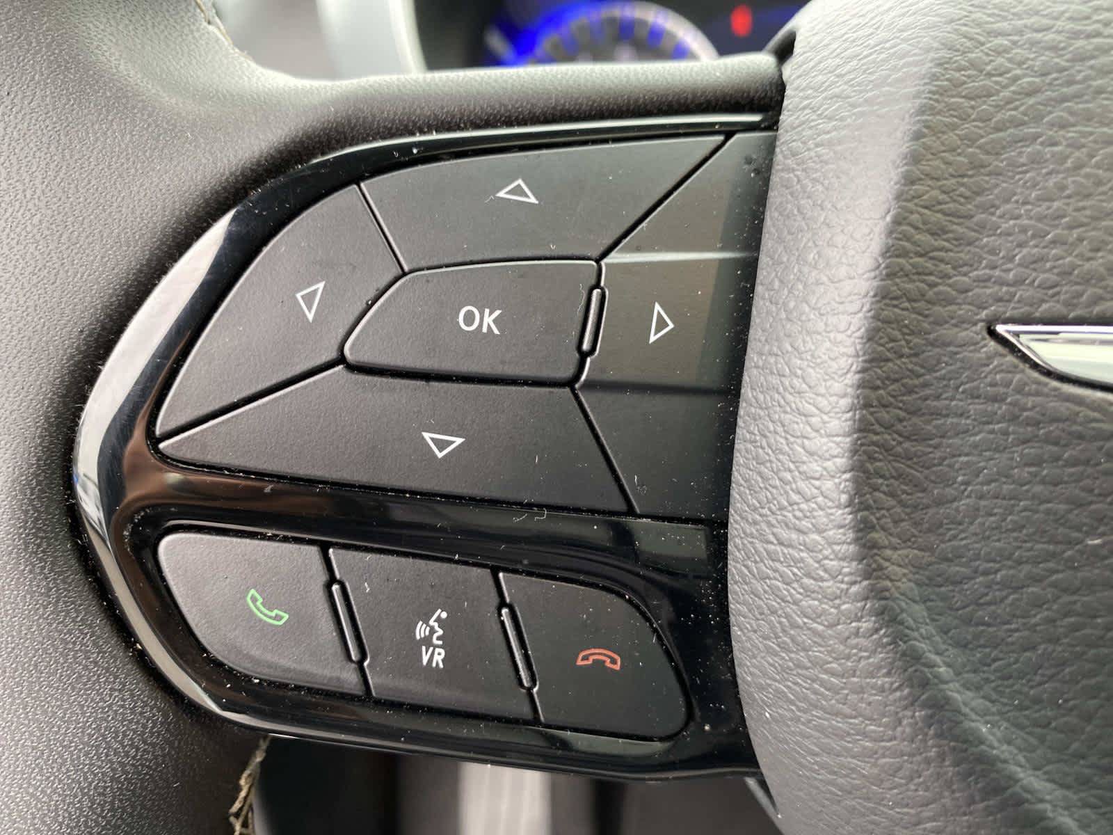 Used 2025 Chrysler Pacifica Limited FWD image 19