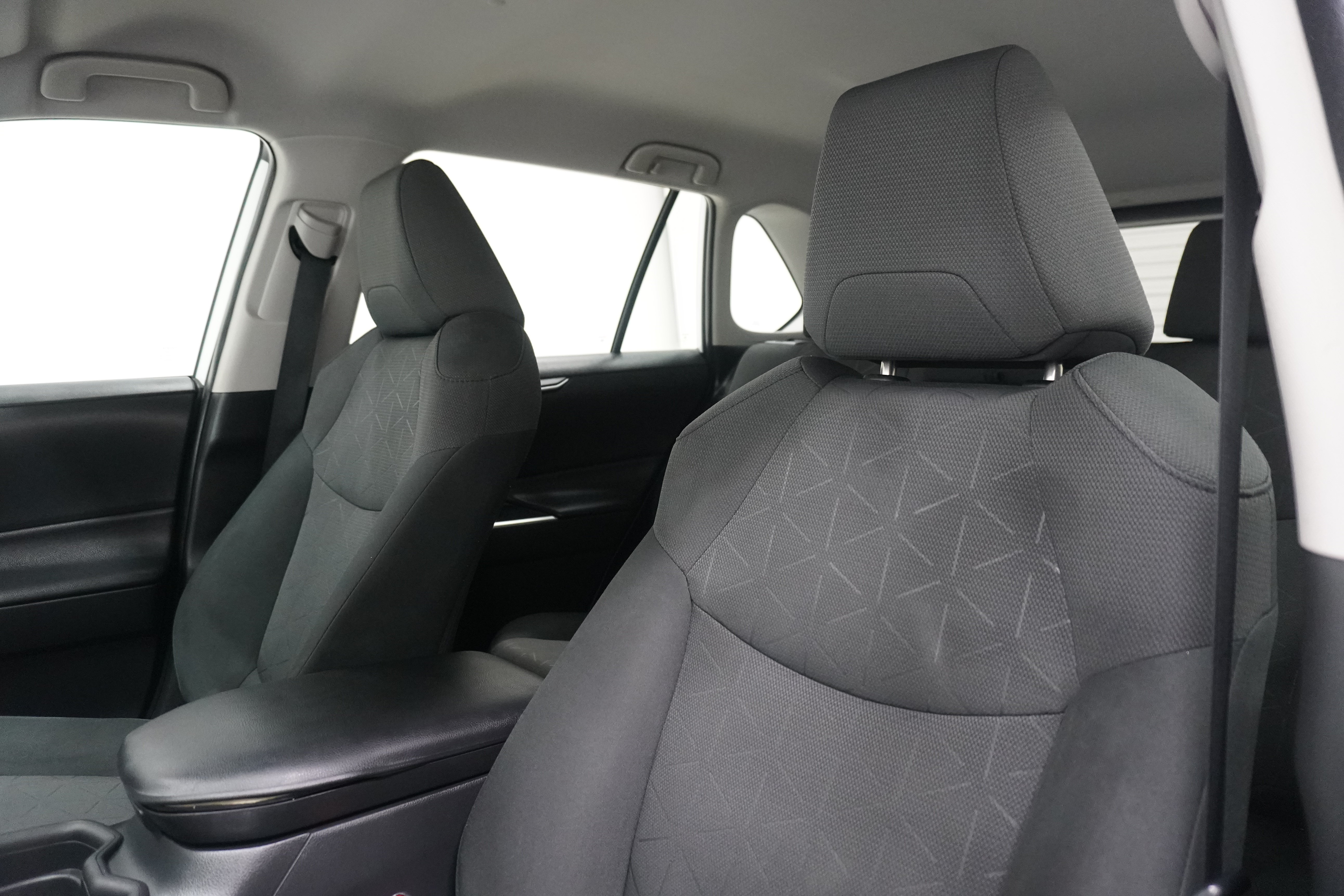 Used 2021 Toyota RAV4 XLE AWD/4WD image 9