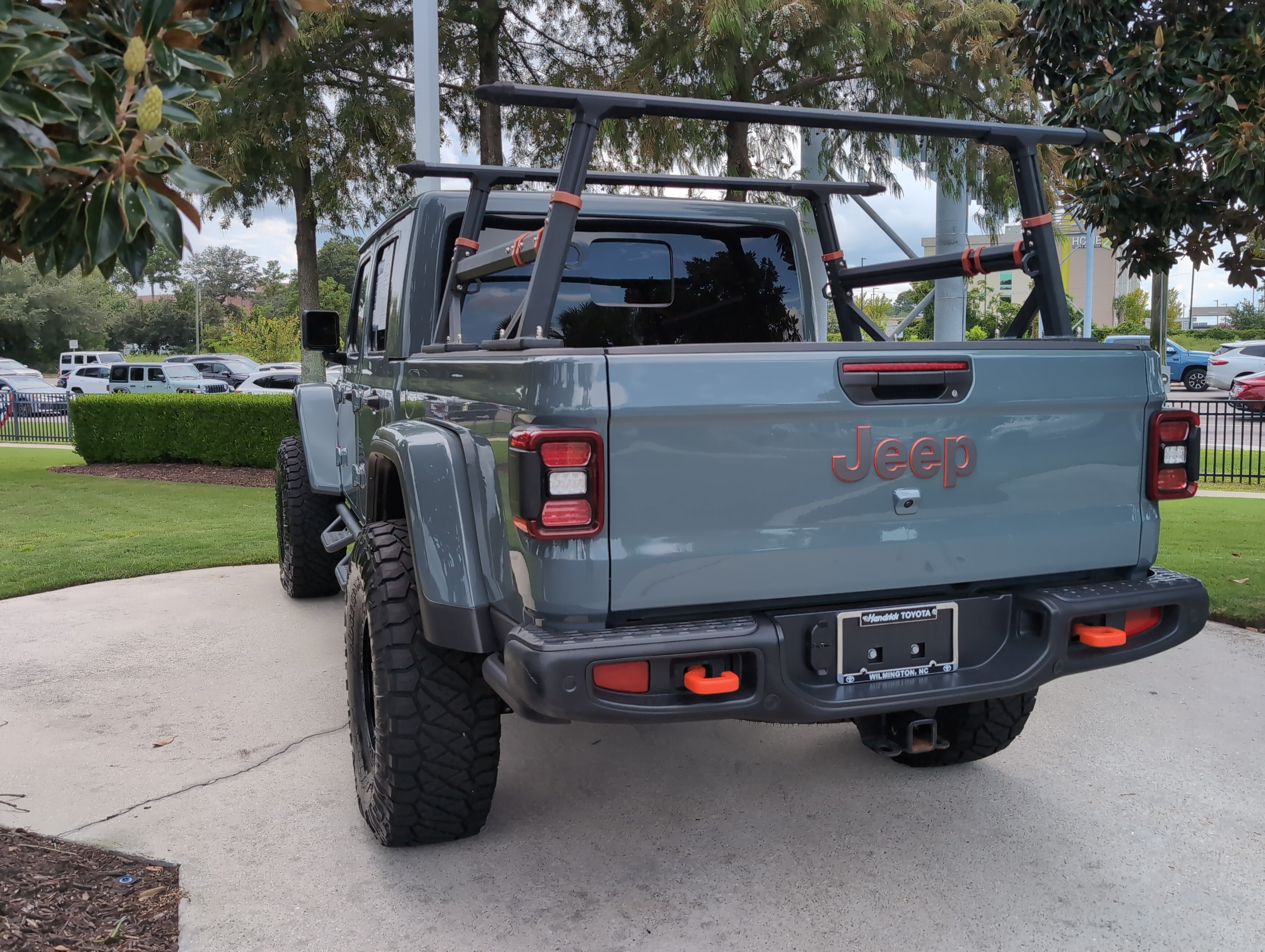 Used 2024 Jeep Gladiator Mojave AWD/4WD image 8