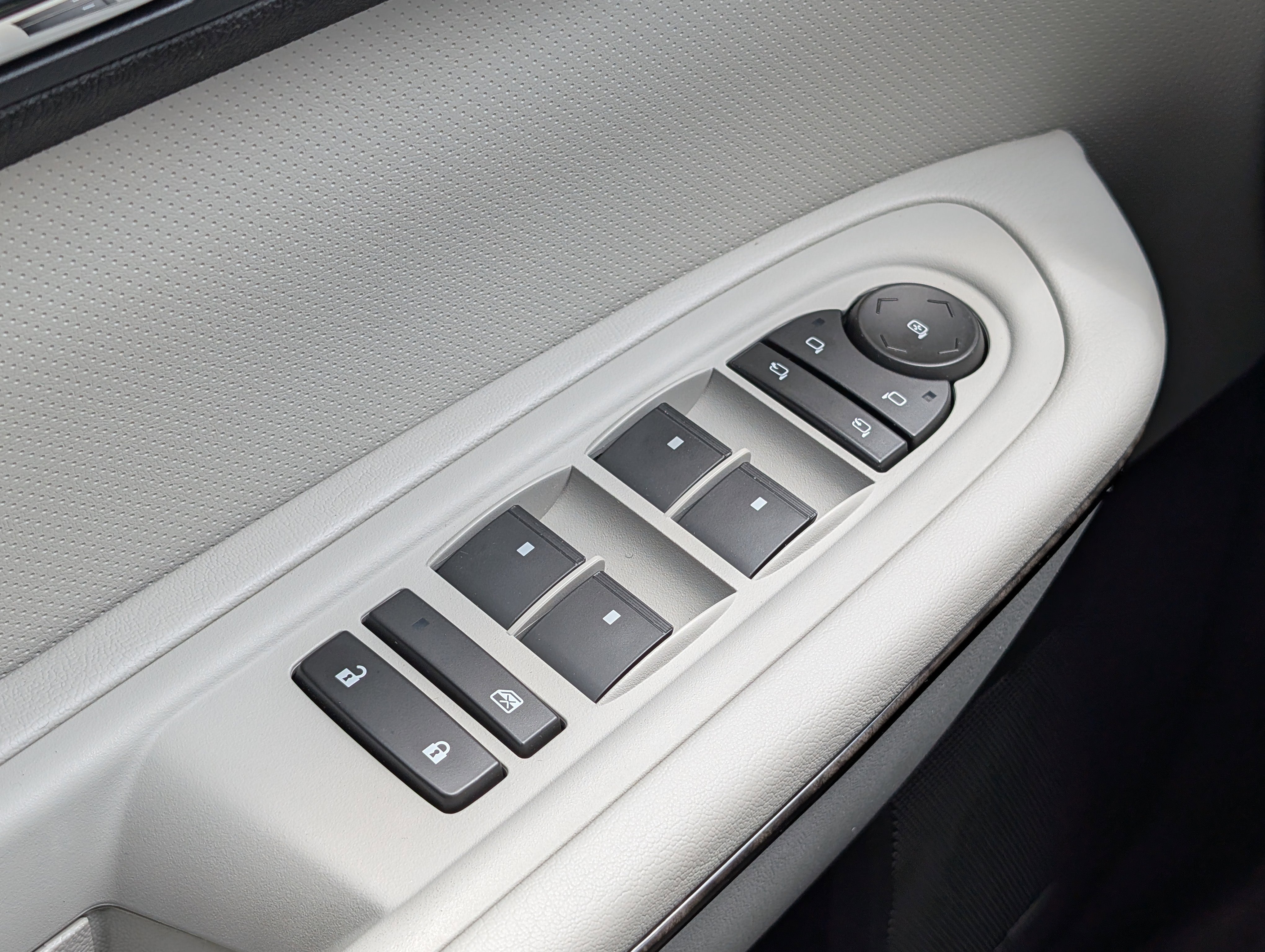 Used 2011 GMC Acadia Denali FWD image 25