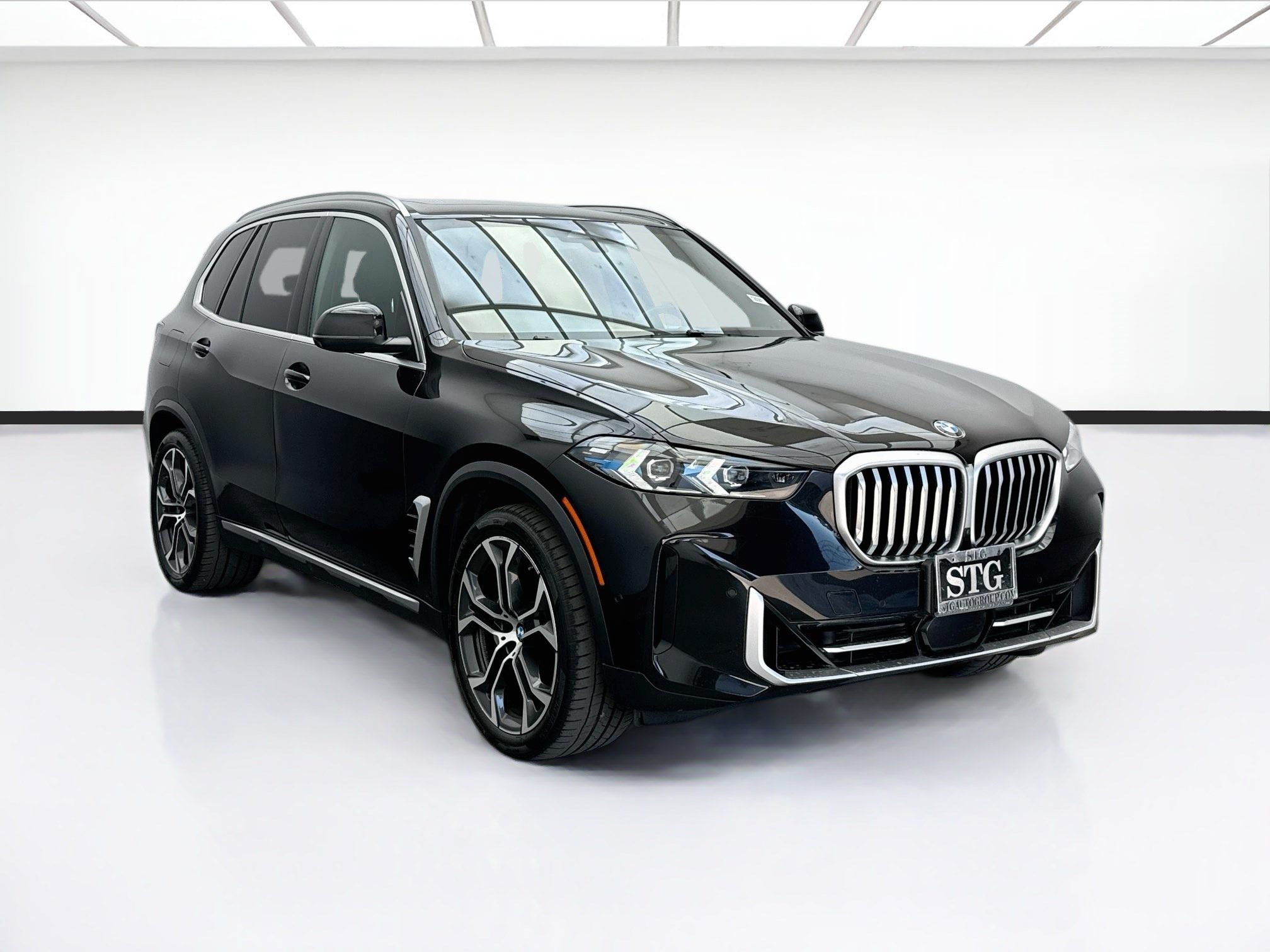 Used 2024 BMW X5 xDrive40i w/ Premium Package AWD/4WD image 3