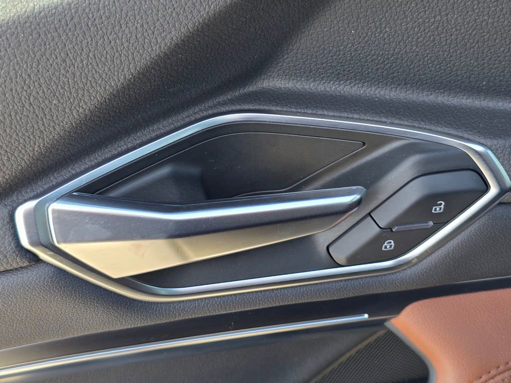 Used 2023 Audi e-tron Premium Plus w/ Premium Plus Package image 25