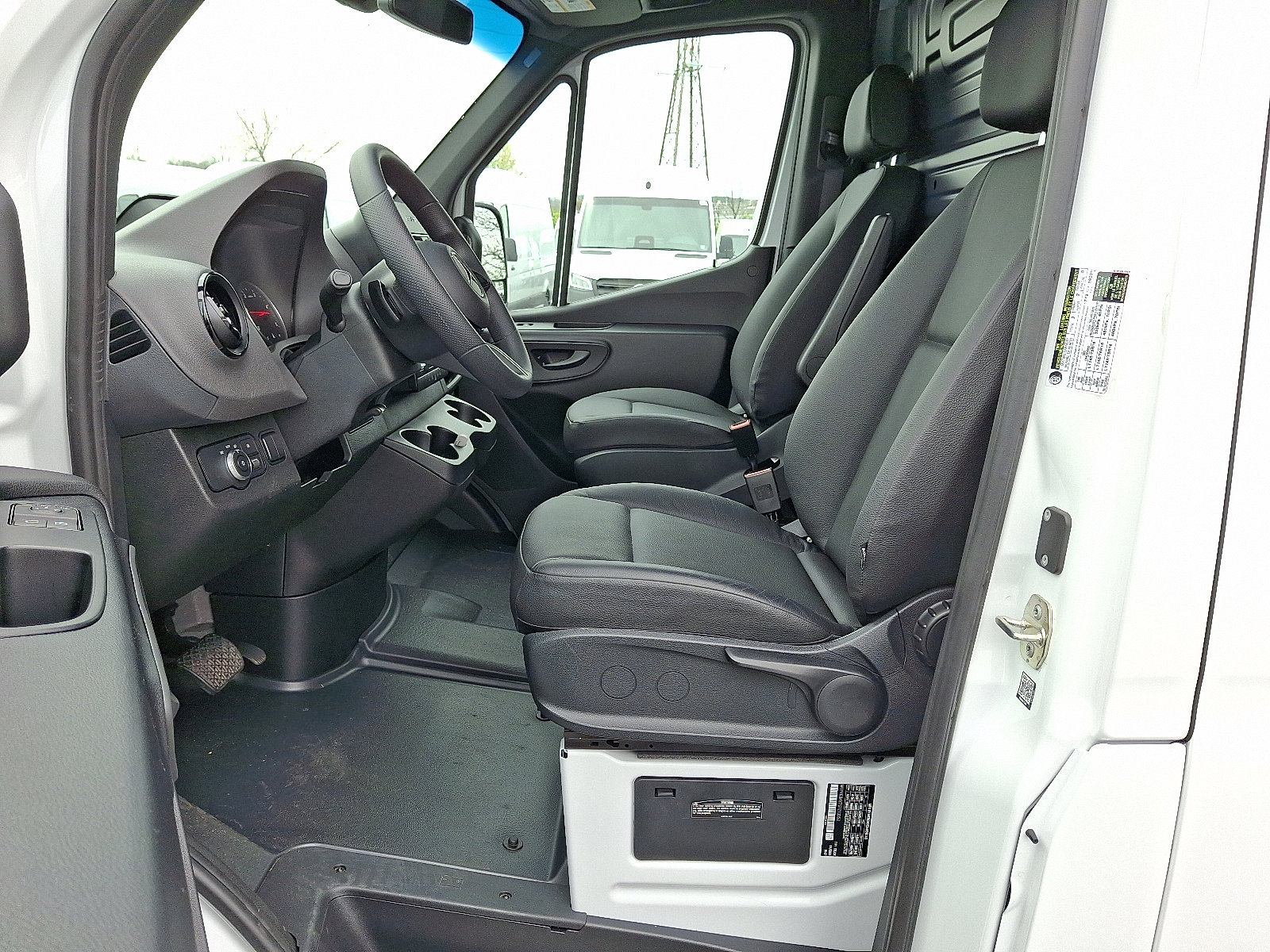 Used 2025 Mercedes-Benz Sprinter 2500 image 14