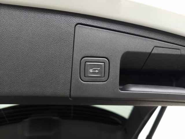 Certified 2023 Cadillac XT4 Luxury w/ Cold Weather Package image 7