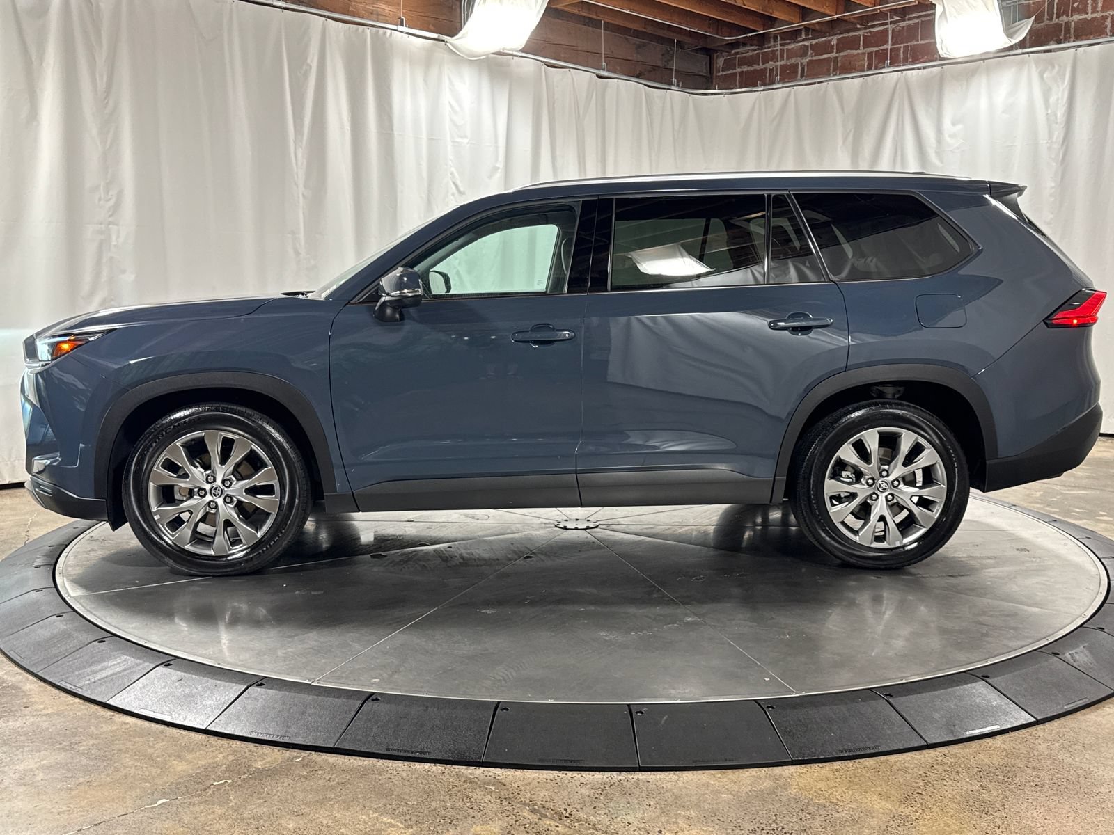 Used 2024 Toyota Grand Highlander AWD image 8
