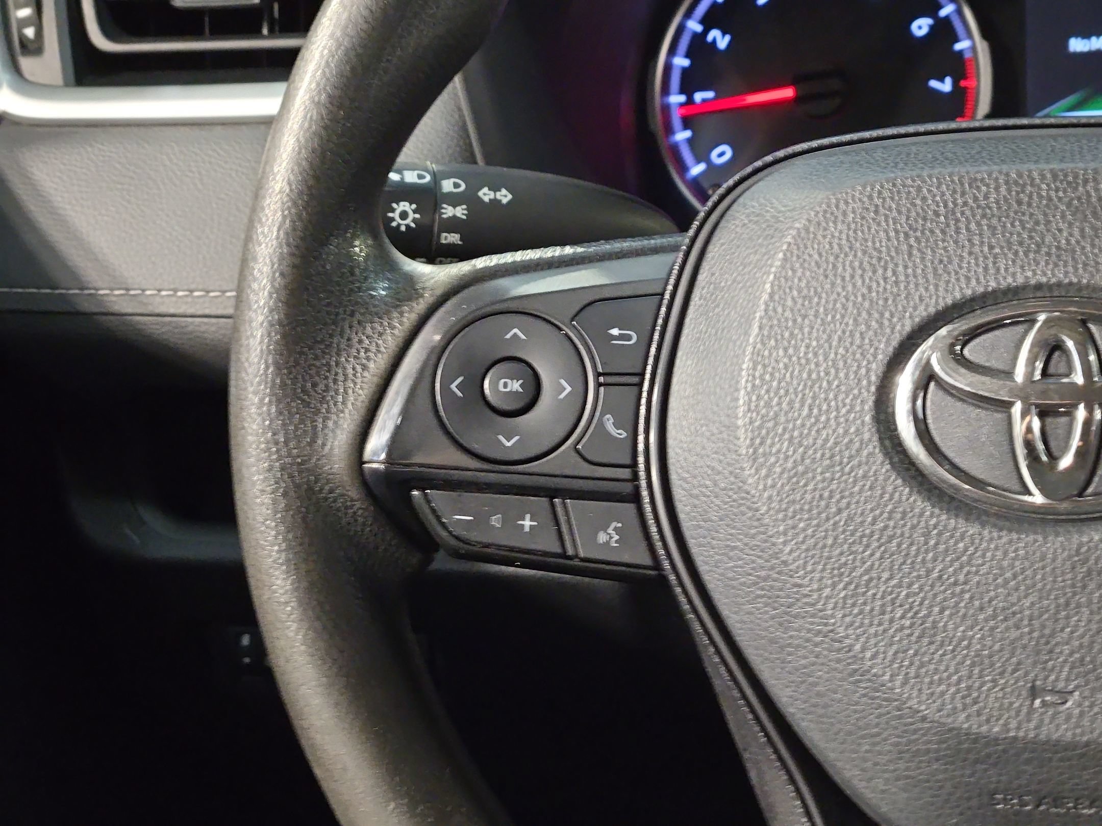 Used 2022 Toyota RAV4 LE FWD image 26