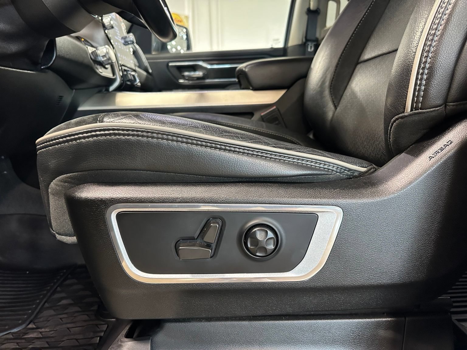 Used 2021 RAM 1500 Laramie AWD/4WD image 14