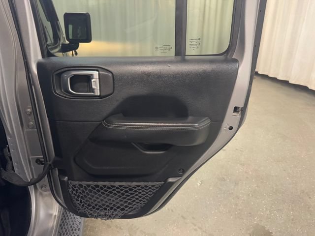 Used 2018 Jeep Wrangler Unlimited Sahara AWD/4WD image 34