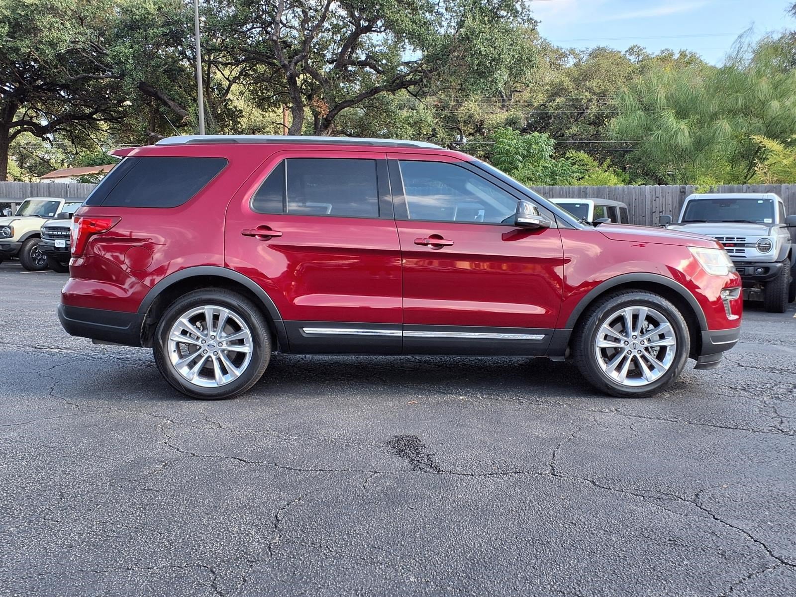 Used 2018 Ford Explorer XLT w/ Equipment Group 202A FWD image 6